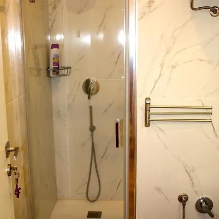 ゲストハウス Pleasant ラ・スペツィア